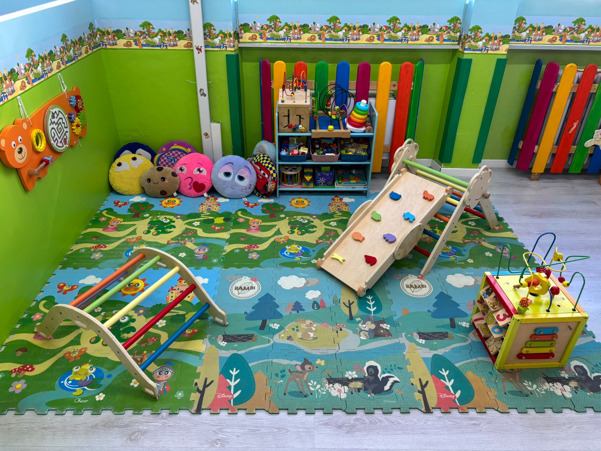 Salone area giochi - vista 1
